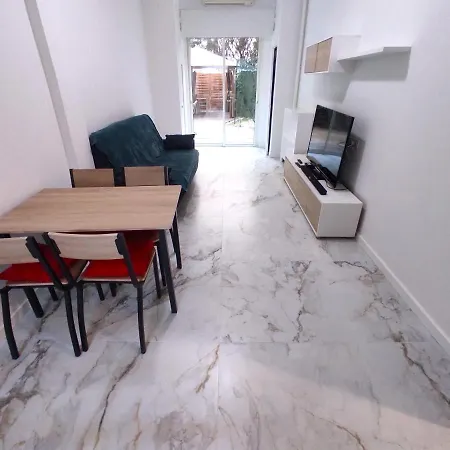 Apartment Garden Level Nearby